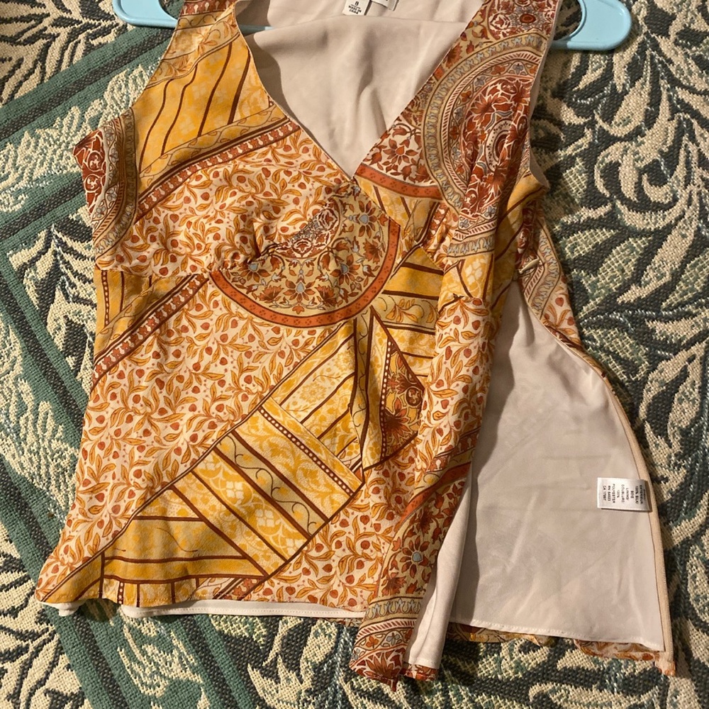 Banana Republic deep V-neck Top - Picture 3 of 4